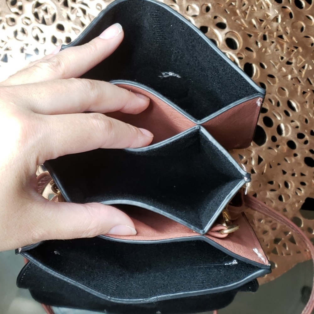 J Francis blush accordion style crossbody bag - Picture 6 of 9